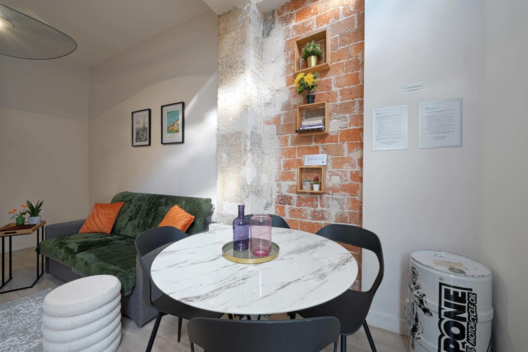 2 Bed Modern Fully Furnish Flat,Close To Buttes Chaumon Park Apartment Paris Ngoại thất bức ảnh