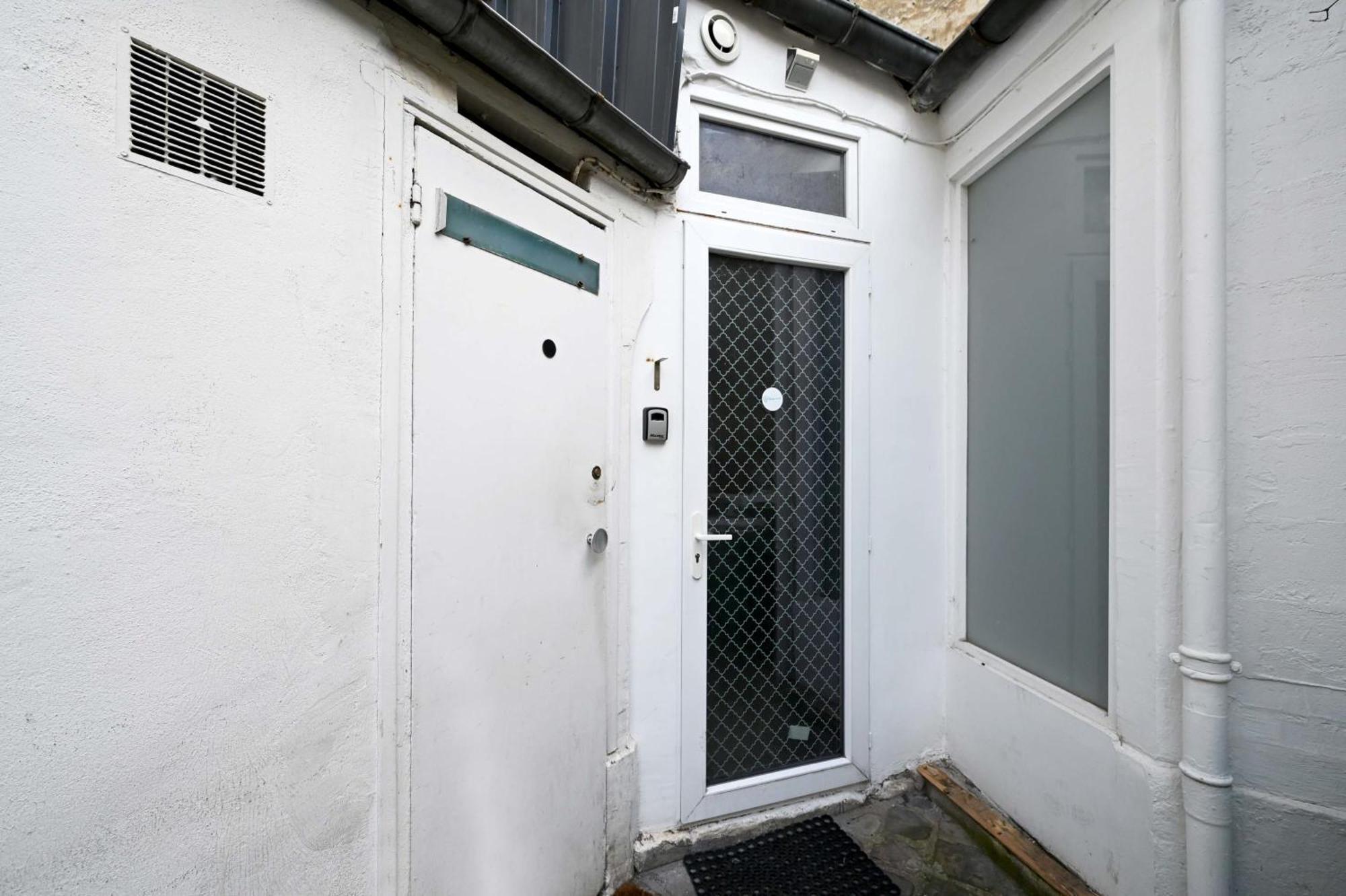 2 Bed Modern Fully Furnish Flat,Close To Buttes Chaumon Park Apartment Paris Ngoại thất bức ảnh